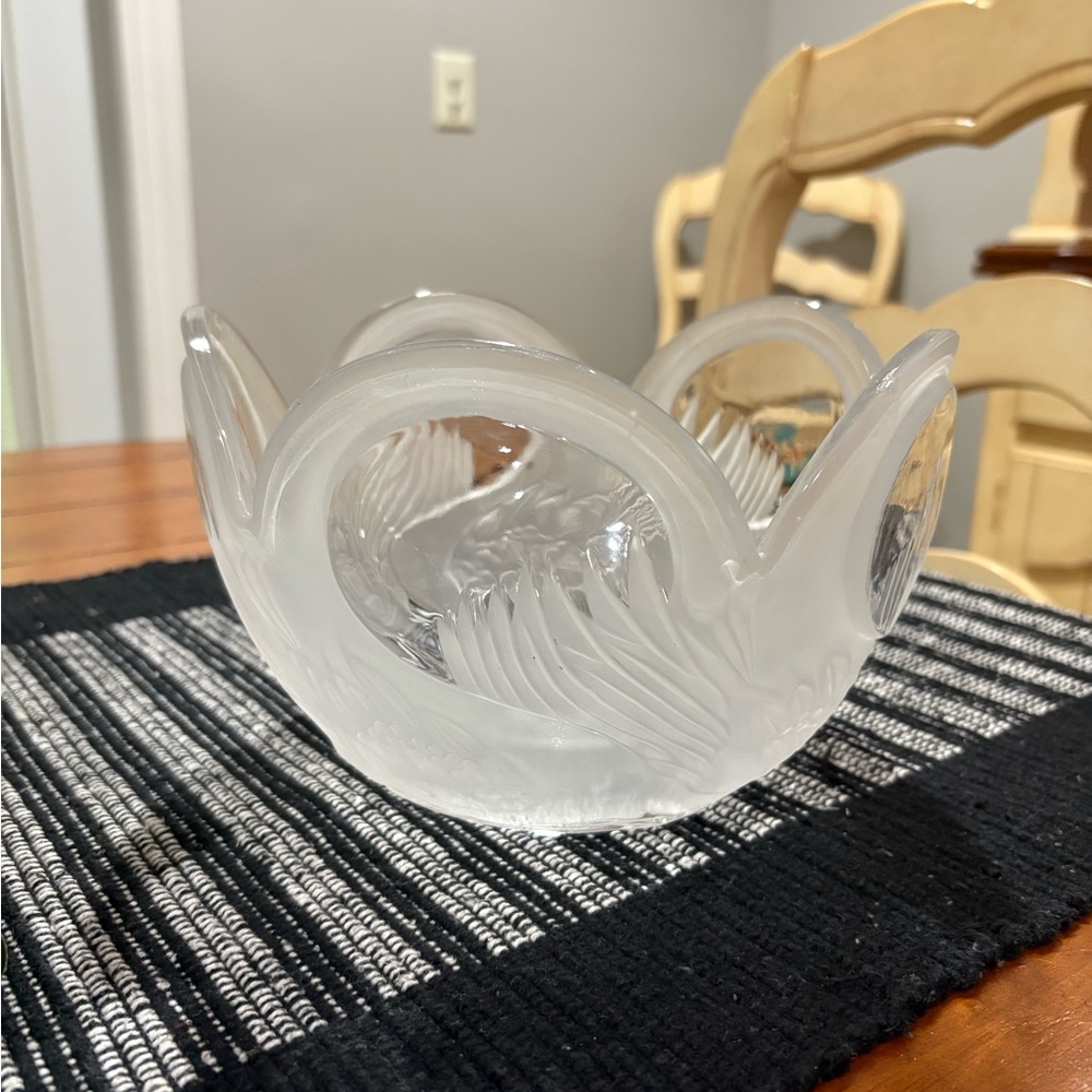 Elegant Frosted Glass Swan Bowl